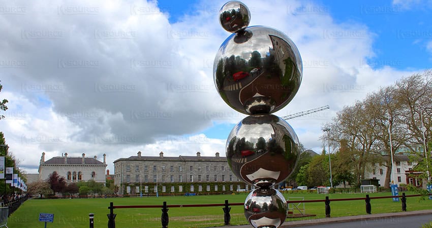 Sphere-shaped mirror stainless steel sculptures are great for decorating lawns