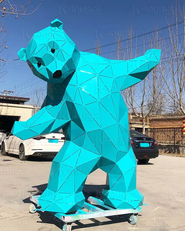 bear sculpture is a relatively common geometric animal sculpture in modern sculpture
