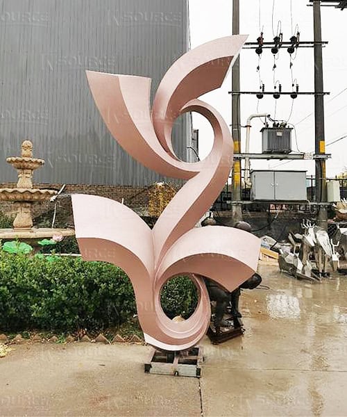 Phoenix-shaped sculpture handicraft forged from abstract lines