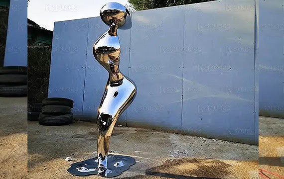 This abstract human silhouette sculpture combines a sense of technology, modernity and abstraction.