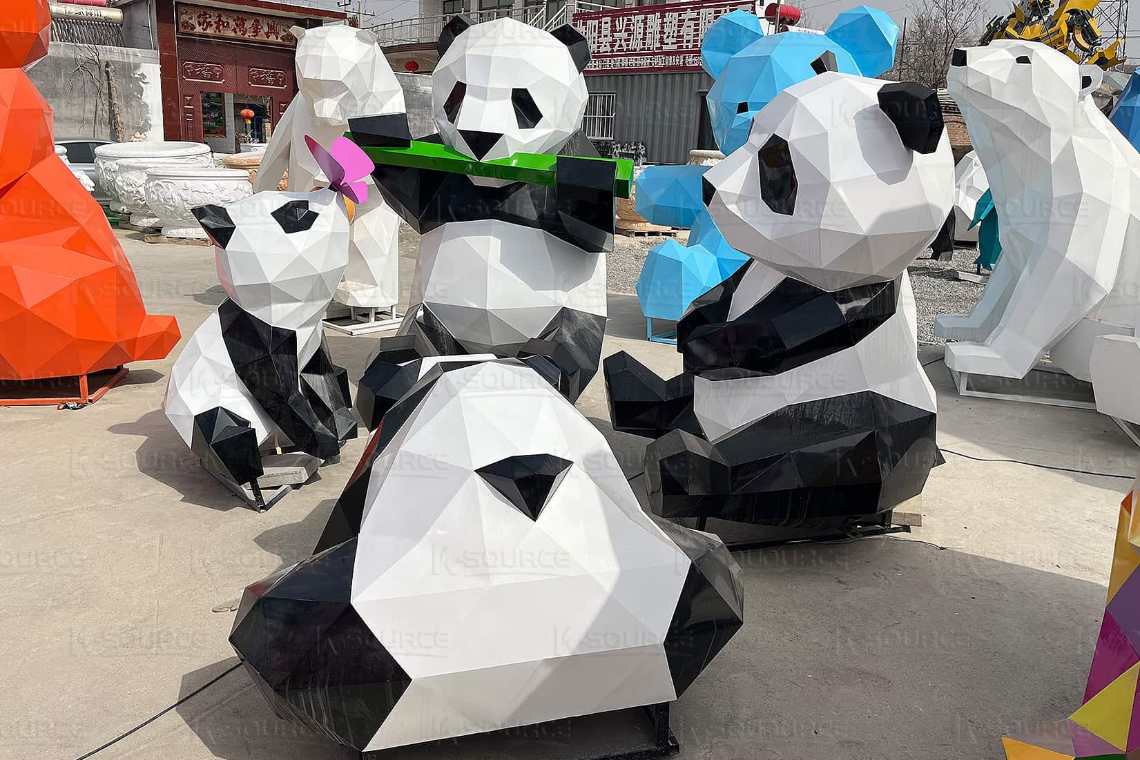 Each stainless steel panda sculpture has a different shape, so there is a lot of room for choice.