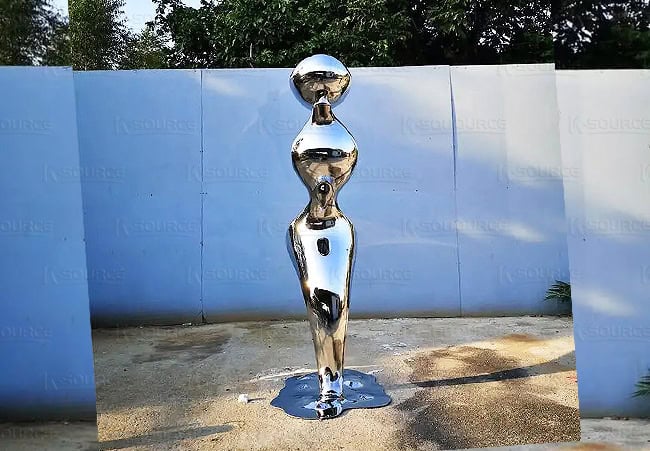 A metal sculpture made of stainless steel,Line combination in 3D three-dimensional form