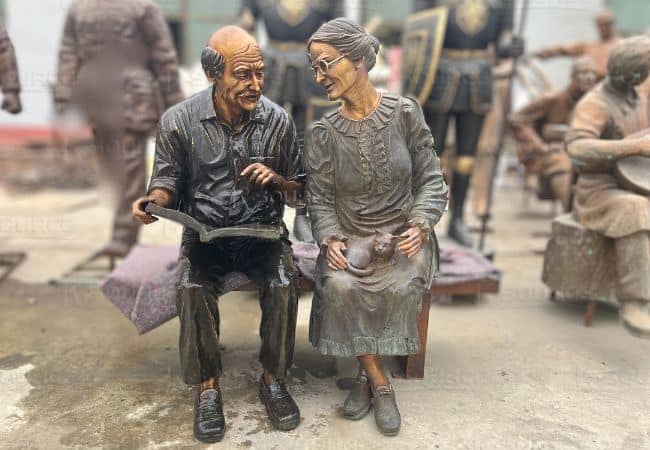 Old Couple Bronze Statue