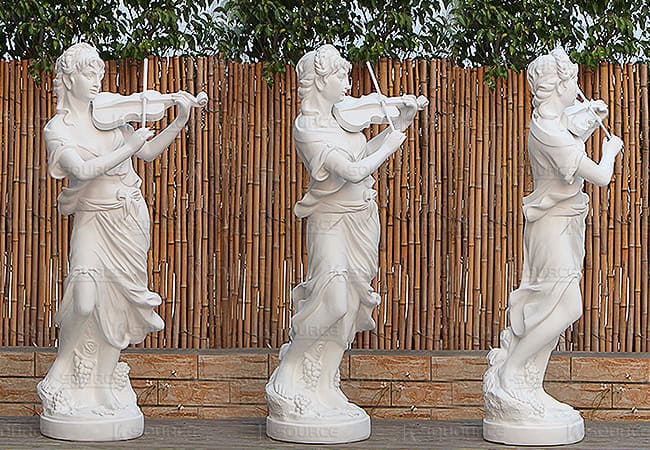 Characters in different seasons;