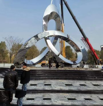 install stainless steel sculpture