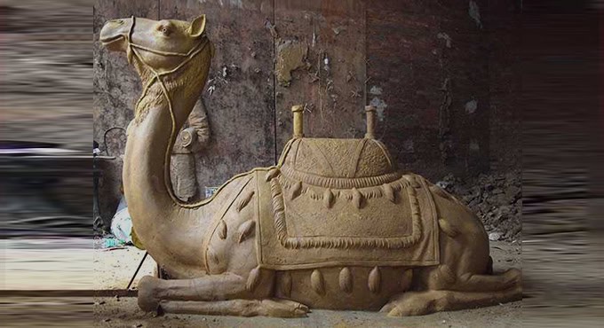 Clay model of the bronze camel.